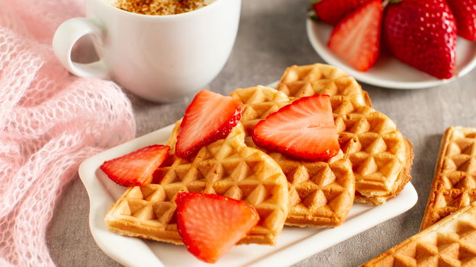 Rezept für Buttermilch-Waffeln mit Erdbeeren