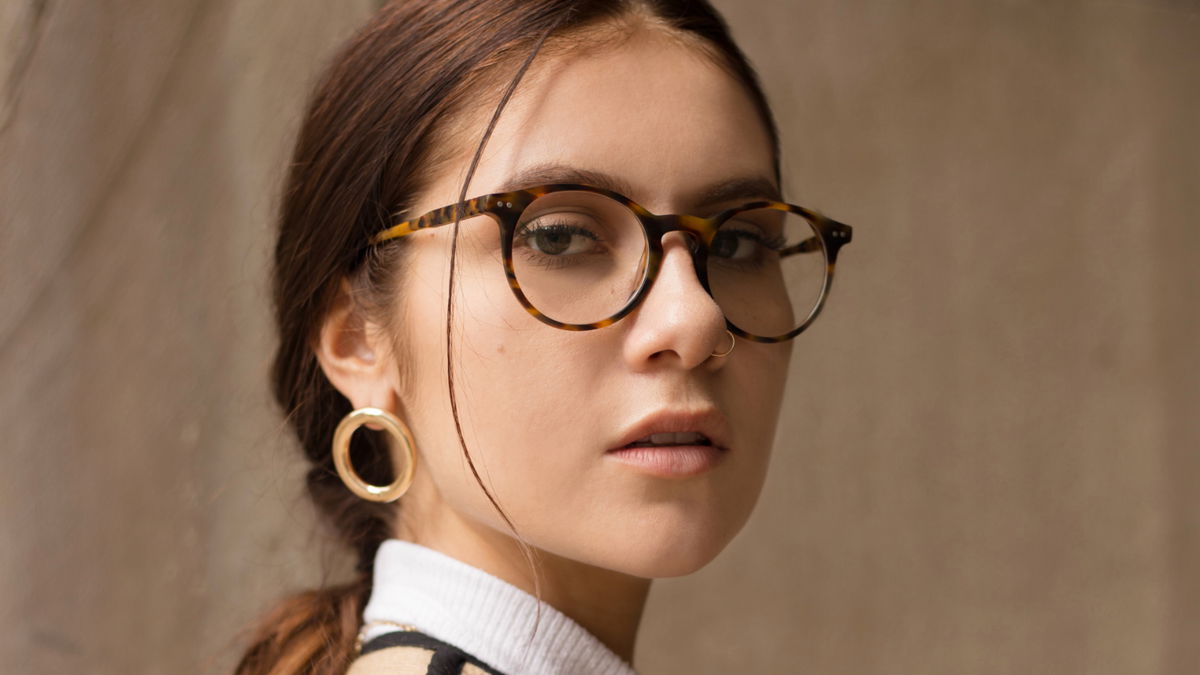 Die 3 schönsten Brillen-Trends für lange Haare