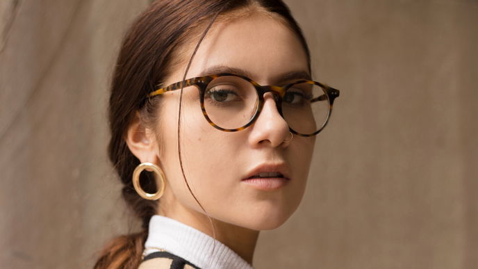 Die 3 schönsten Brillen-Trends für lange Haare
