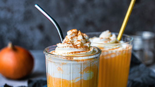 Rezept für Halloween-Cocktail mit Kürbis