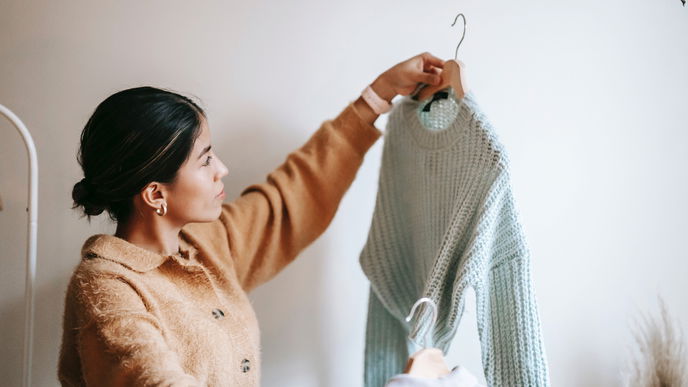 Wollpullover stinkt: 3 Tricks, die dagegen helfen