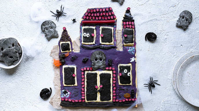 Statt Lebkuchenhaus: Halloween Gespensterschloss backen und verzieren