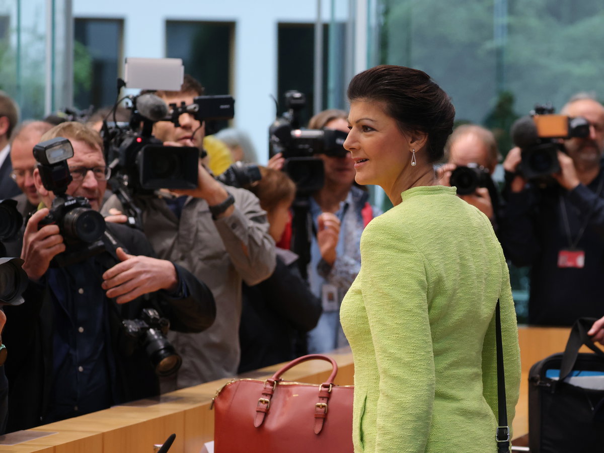 Sahra Wagenknecht vor der Presse