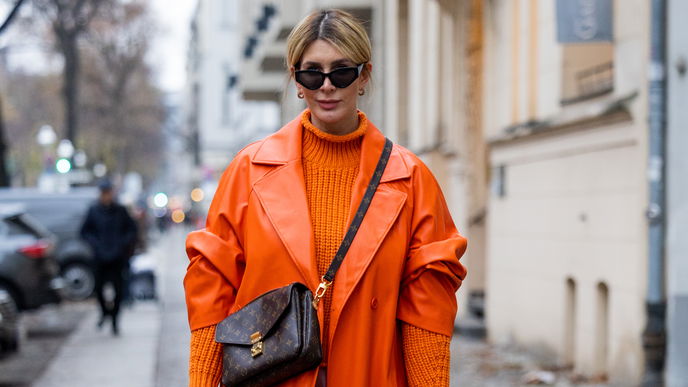 Strickpullover in DIESER Farbe sind im Herbst-Trend 2023