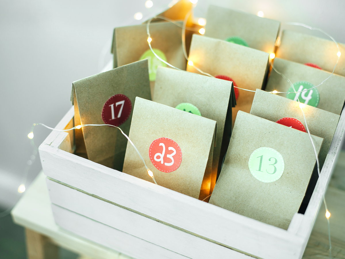 Adventskalender in Holzkiste