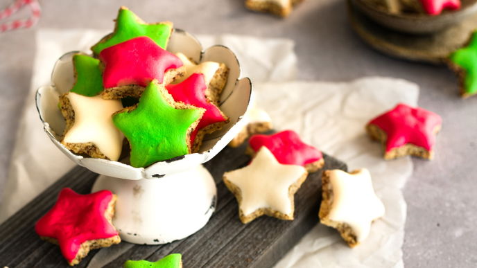 Bunte Zimtsterne: Rezept für den Weihnachtsklassiker