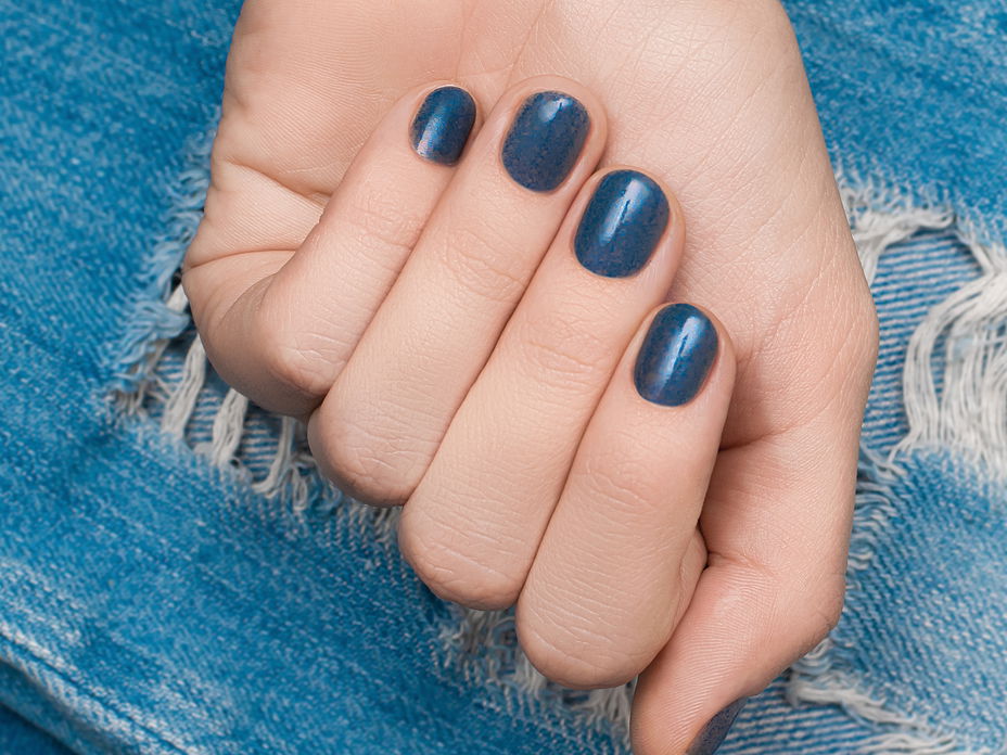 Denim-Nails sind die coolste Maniküre für den Herbst