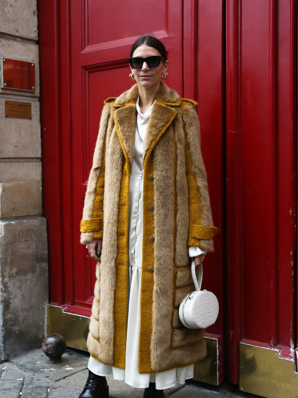 Dr. Martens mit Maxirock im Streetstyle