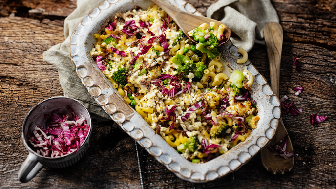 Gesunder Nudelauflauf mit Brokkoli und Hüttenkäse
