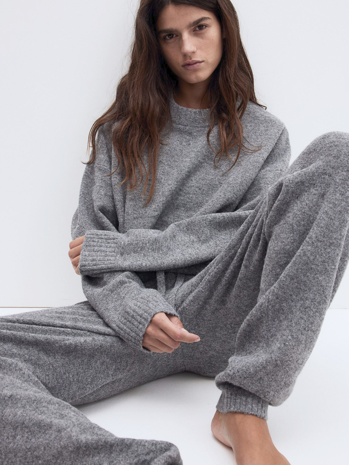 Grauer Strick-Jogginganzug von H&M.