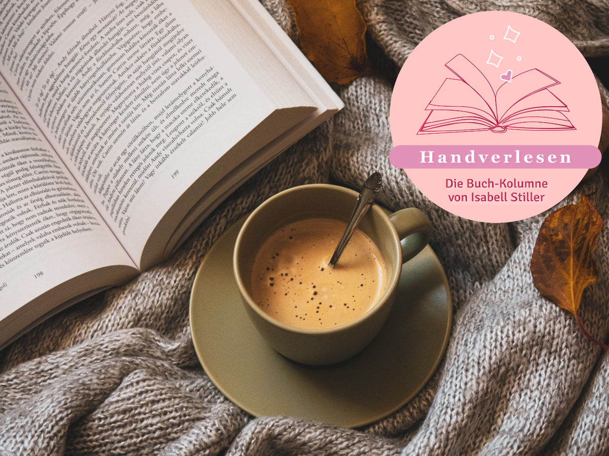 Ein Buch und eine Tasse Kaffee