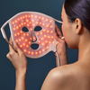 LED-Masken: Was kann die angesagte Lichttherapie für zu Hause wirklich?
