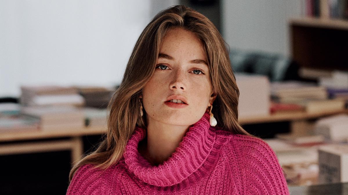 Dieser pinke Raglanpullover zum Selberstricken macht schon jetzt Lust auf den Frühling