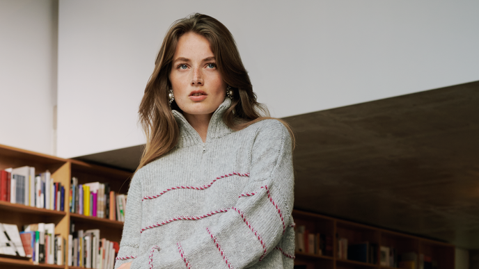 Kostenlose Strickanleitung für einen Oversize-Pullover mit Reißverschluss