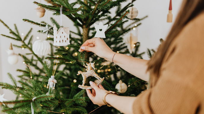  Erschwinglicher Weihnachtsbaumschmuck von H&M Home, den wir absolut lieben 
