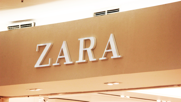 Weihnachtsfeier? Mit diesem Kleid von Zara können Sie nichts falsch machen