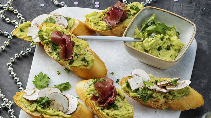 Crostini mit Avocadocreme lassen uns das Wasser im Mund zusammenlaufen 