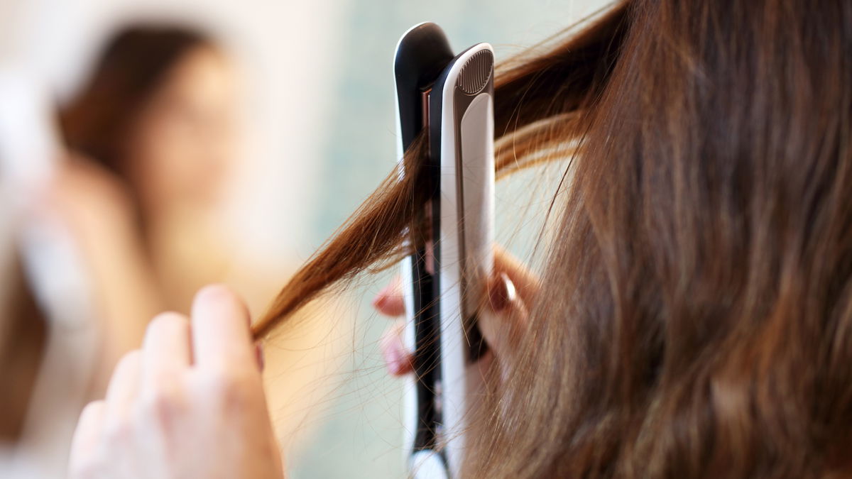 Bestes Dampfglätteisen: 3 Modelle für ein schonendes Haarstyling - ganz ohne Frizz 