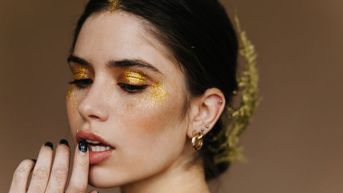 Glitzer-Lidschatten: So gelingt das glamouröse Make-up