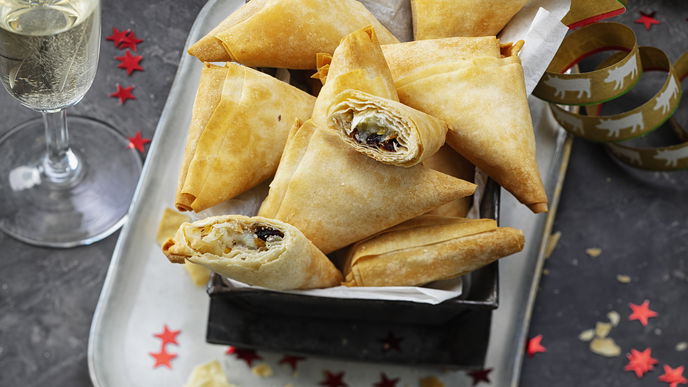Rezept für Knuspertäschchen mit Johannisbeeren-Ziegenkäse-Füllung 