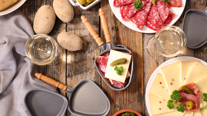 Das perfekte Raclette vorbereiten - so wird es zum absoluten Festessen und Gaumenschmaus