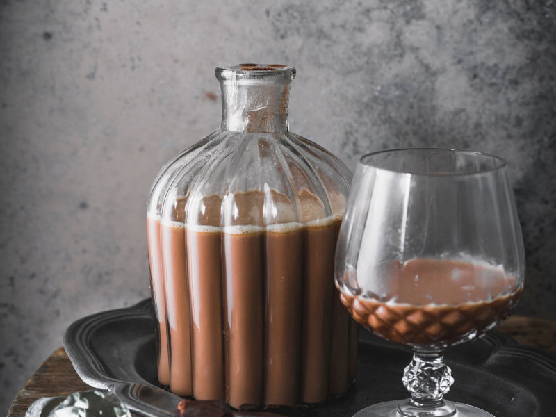 Schokoladenlikör im Glas.
