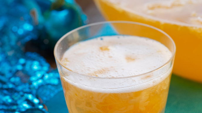 Silvester-Bowle: Rezept für Mandarinen-Bowle mit Schuss