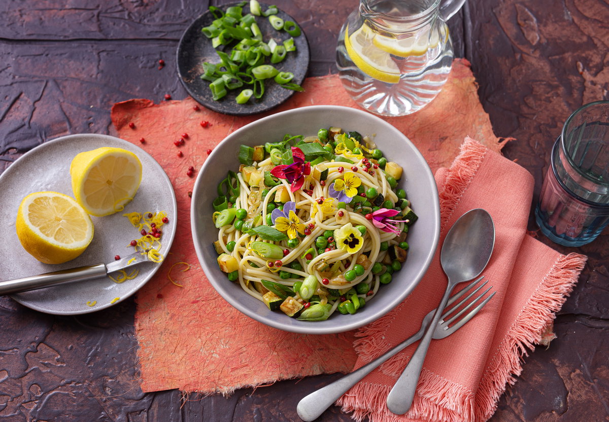 Spaghetti mit Zitrone und Erbsen