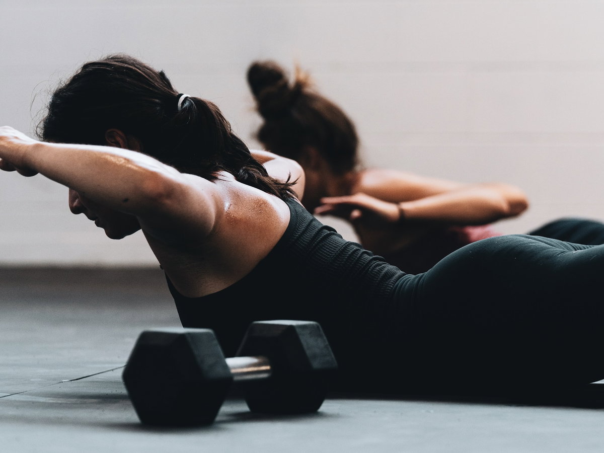 Frauen fangen mit Sport an