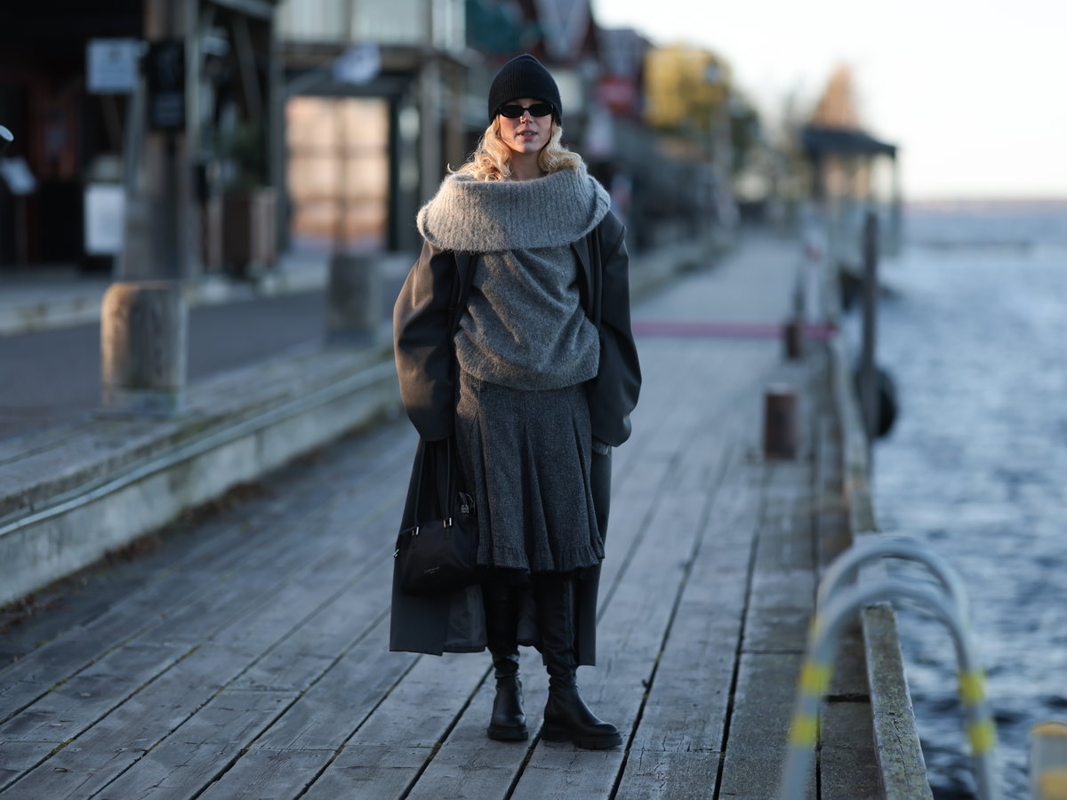 Frau trägt Stiefel