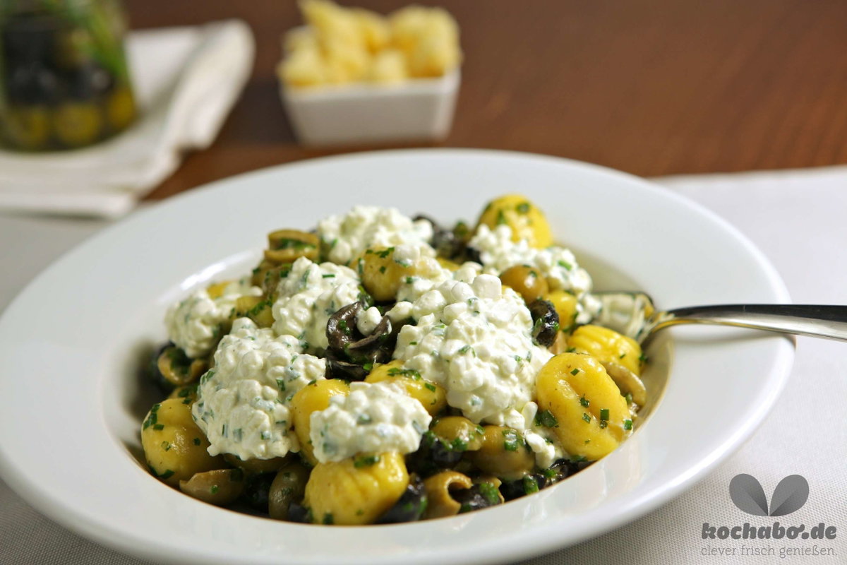 Gnocchi mit Oliven und Hüttenkäse