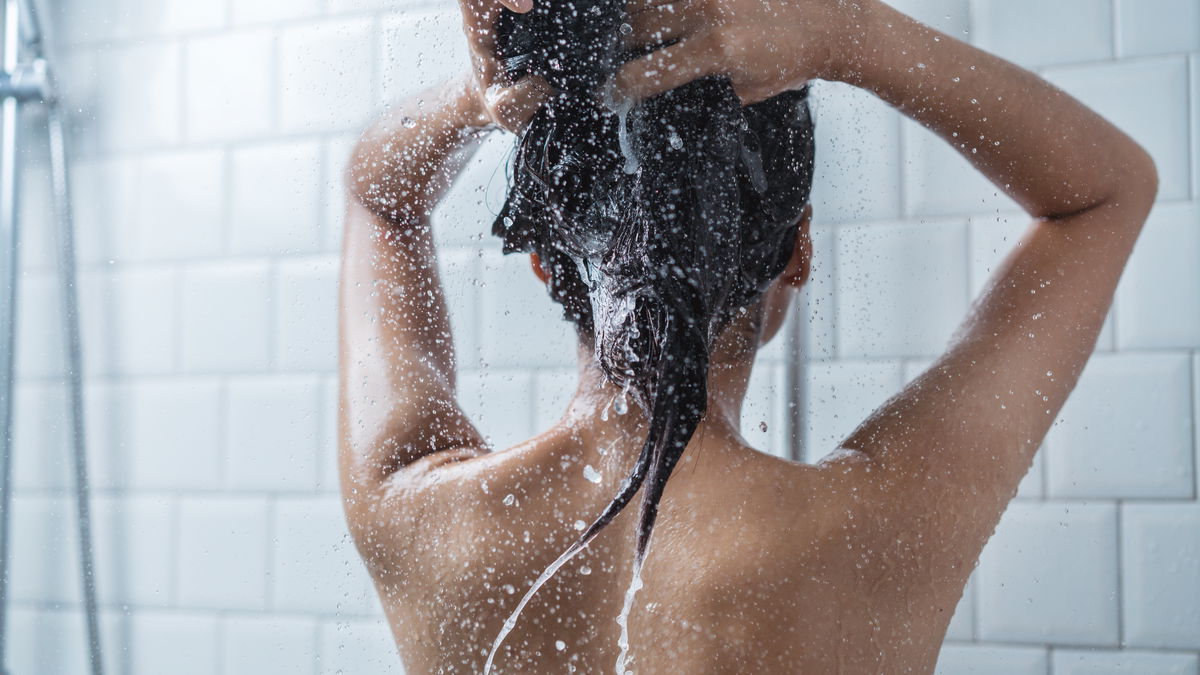 Die besten Anti-Frizz-Shampoos aus der Drogerie