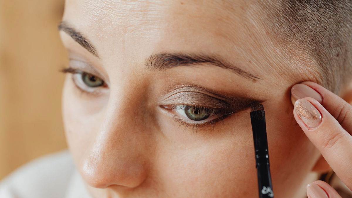 Augen richtig schminken: Dieses Beauty-Tool von dm zaubert in Sekunden das perfekte Make-up