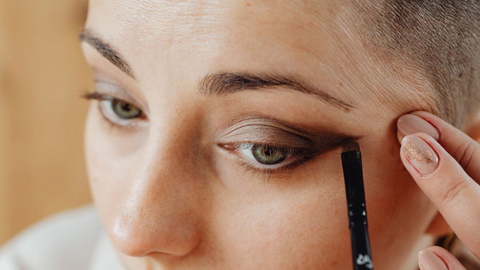Augen richtig schminken: Dieses Beauty-Tool von dm zaubert in Sekunden das perfekte Make-up