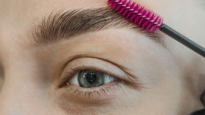 Augenbrauengel: Unsere Top 5 Produkte für definierte Brauen 