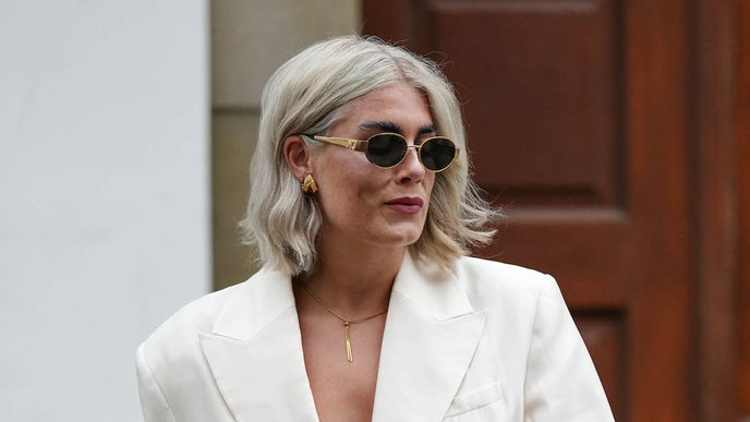 Freche Bob-Frisuren ab 50: Gestufte oder gerade Haarschnitte, die perfekt für reife Frauen sind