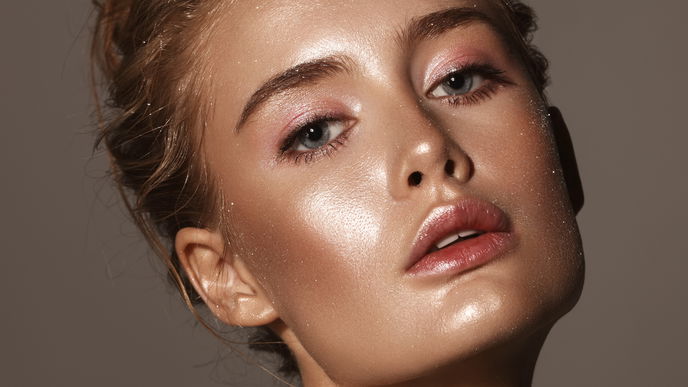 Glow-Make-up: Die besten Tipps und Produkte für ein junges Aussehen