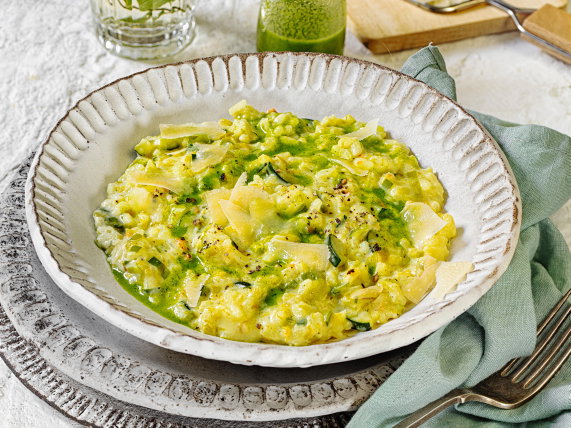 Grünes Gemüse-Risotto.