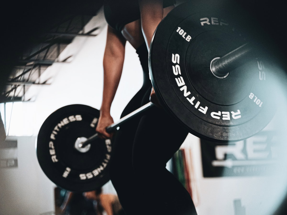 Gym Anfänger mit Langhantel