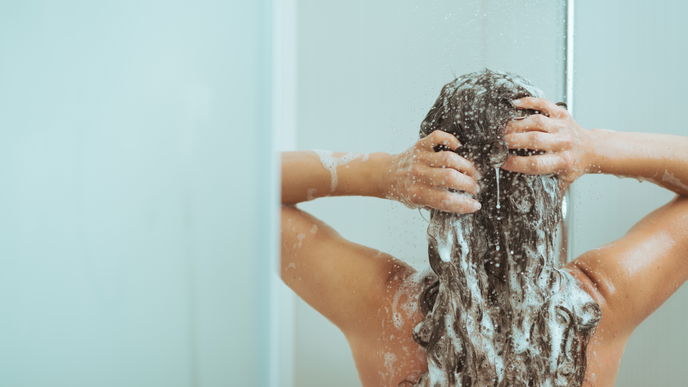 Haarausfall beim Waschen: Die Gründe und welche Fehler Sie vermeiden sollten