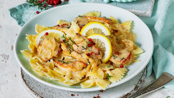 Rezept für Hähnchengeschnetzeltes mit Zitronensauce und Pasta