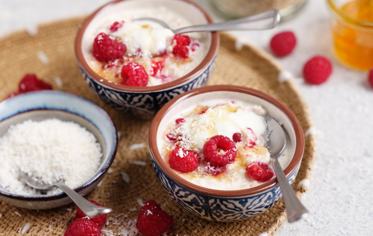 Haferbrei mit Kokos und Früchten