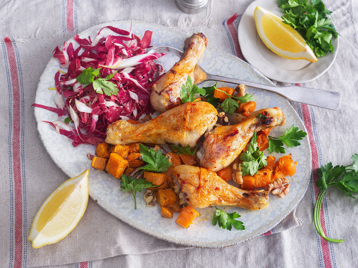 Hähnchenschenkel mit Süßkartoffeln und Radicchio