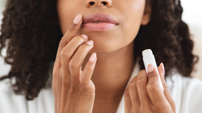 Labello Hyaluron: Lohnt sich die gehypte Lippenpflege?