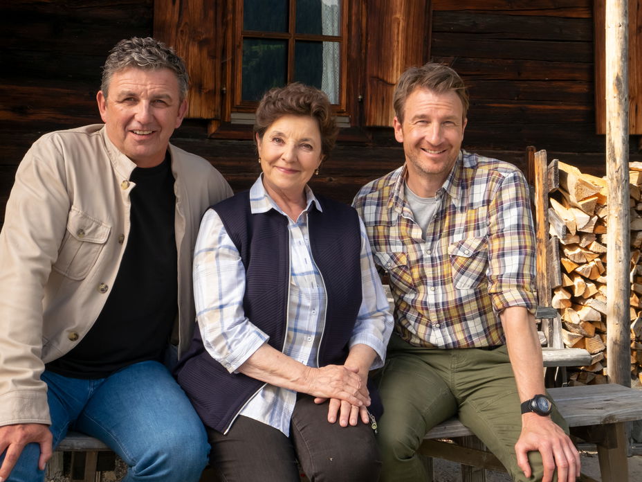 "Der Bergdoktor" Dr. Martin Gruber (Hans Sigl), Lisbeth Gruber (Monika Baumgartner) und Hans Gruber (Heiko Ruprecht).
