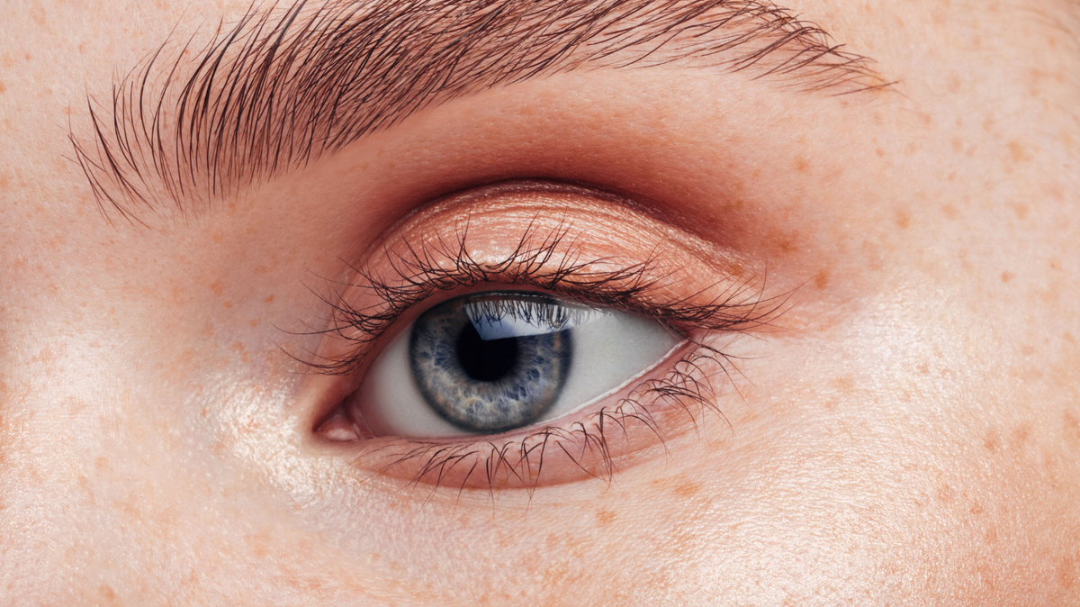 Die besten Wimpernseren ohne Hormone