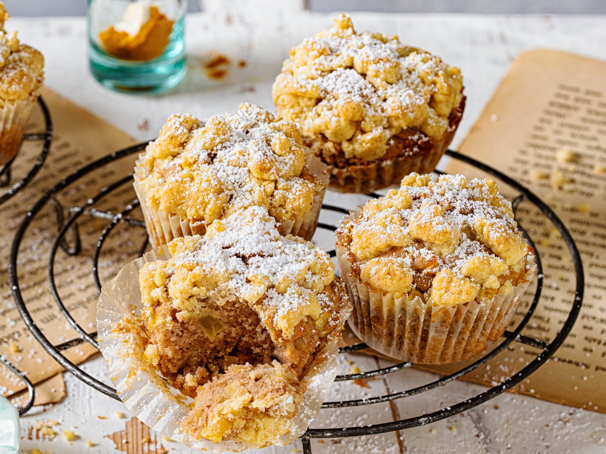 Apfel-Walnuss-Muffins mit Kurkuma-Skyr