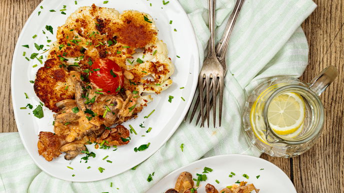 Rezept für Blumenkohl-Chili-Knusperschnitzel mit Pilzsauce 