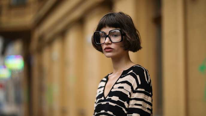 Von kurz bis lang: Diese Frisuren sind wie gemacht für Brillenträgerinnen