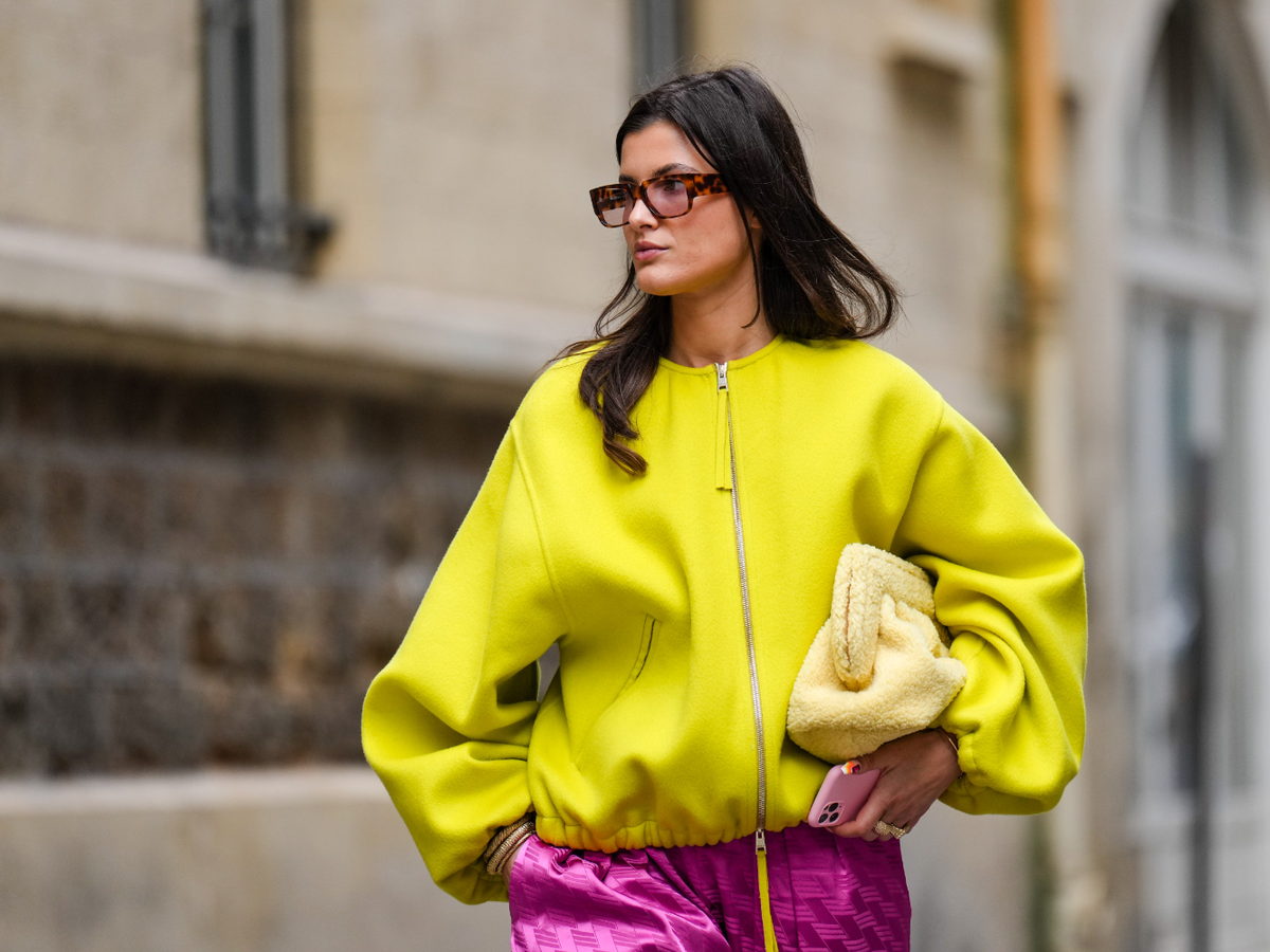 Alice Violier mit Brille und langen Haaren